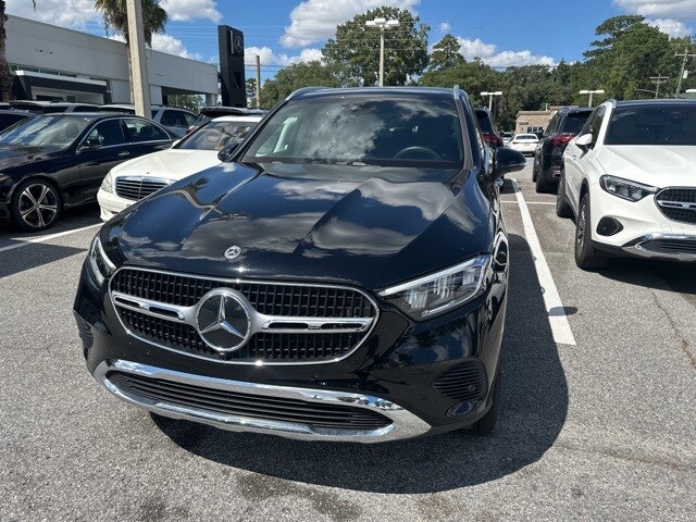2025 Mercedes Benz GLC 300 photo 3