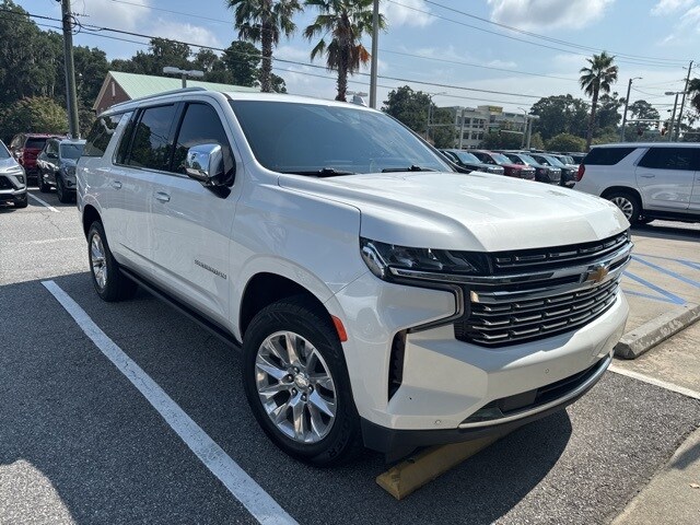 2022 Chevrolet Suburban Premier photo 2