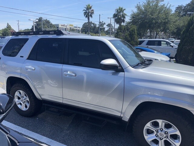 2019 Toyota 4Runner SR5 photo 3