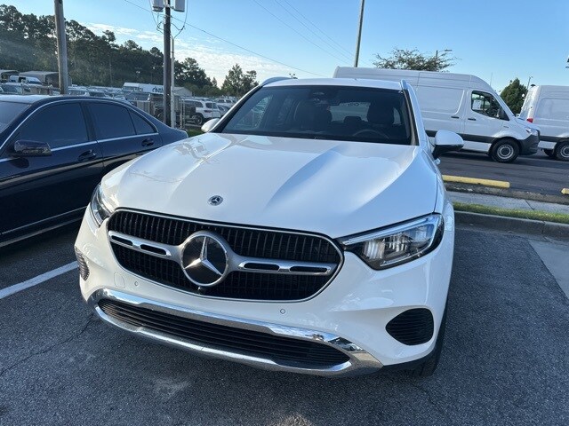 2025 Mercedes Benz GLC 300 photo 2