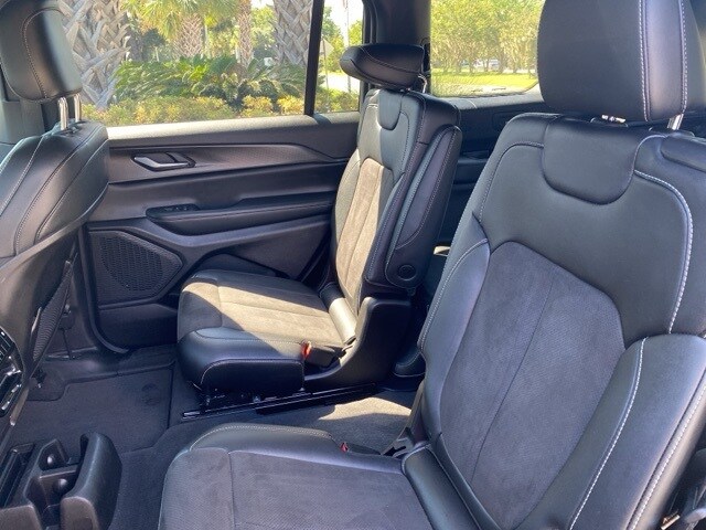 2023 Jeep Grand Cherokee Altitude photo 3