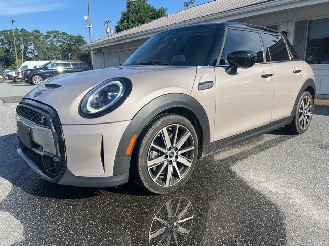 2022 Mini Cooper S Iconic photo 2