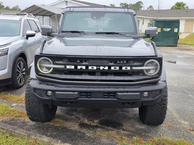 2022 Ford Bronco Outer Banks photo 2