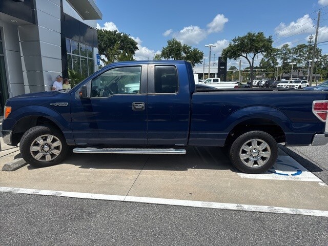 2011 Ford F-150 XLT photo 2