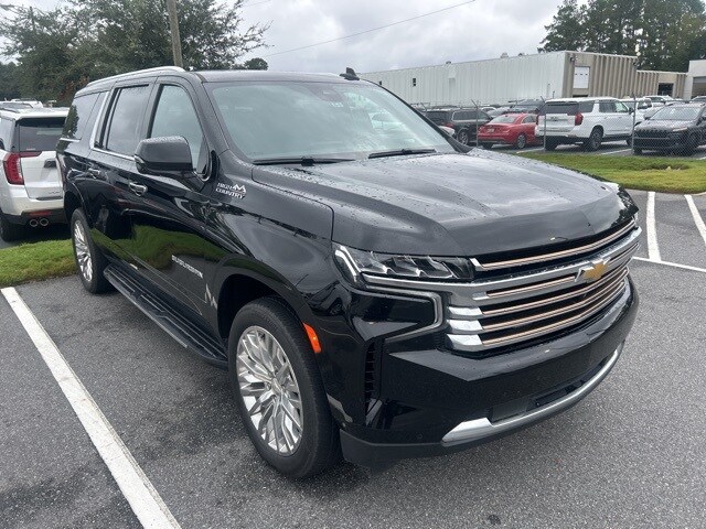 2023 Chevrolet Suburban High Country photo 2