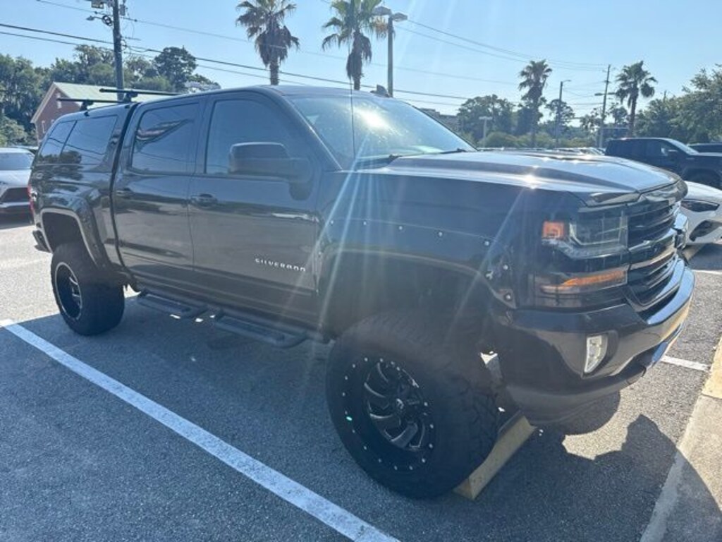 Used 2017 Chevrolet Silverado 1500 LT w/1LT Truck Crew Cab