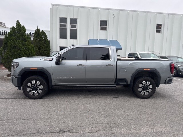 2024 Gmc Sierra 3500 HD Denali photo 2
