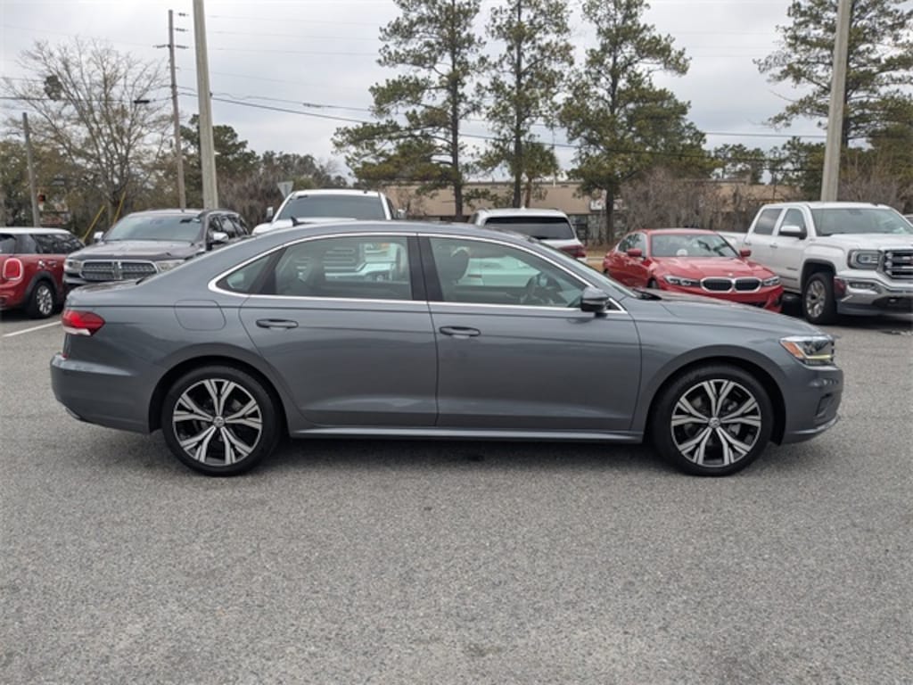 Used 2022 Volkswagen Passat 2.0T SE Sedan