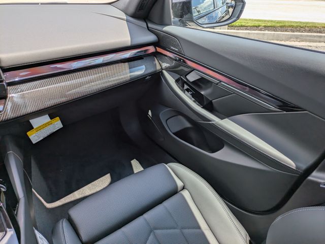 2027 BMW 5 Series 550e - Photo 17