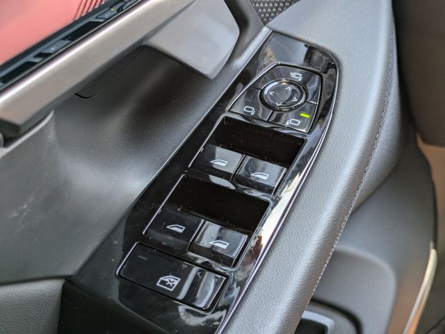 2027 BMW 5 Series 550e - Photo 24