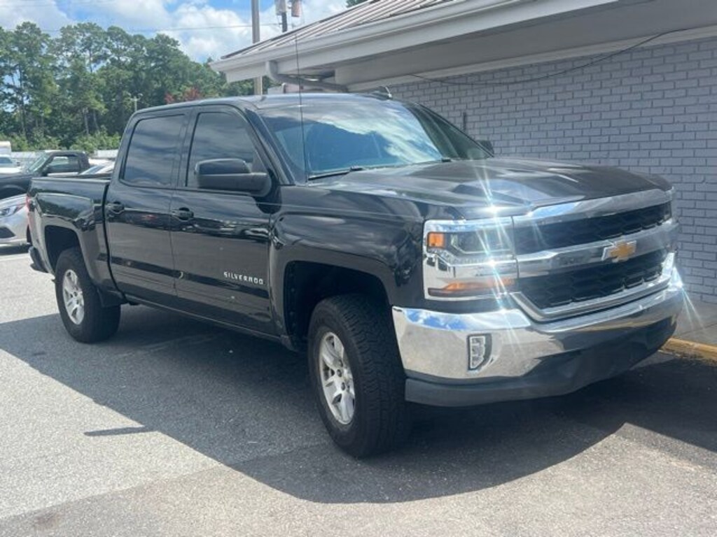 Used 2017 Chevrolet Silverado 1500 LT w/1LT Truck Crew Cab