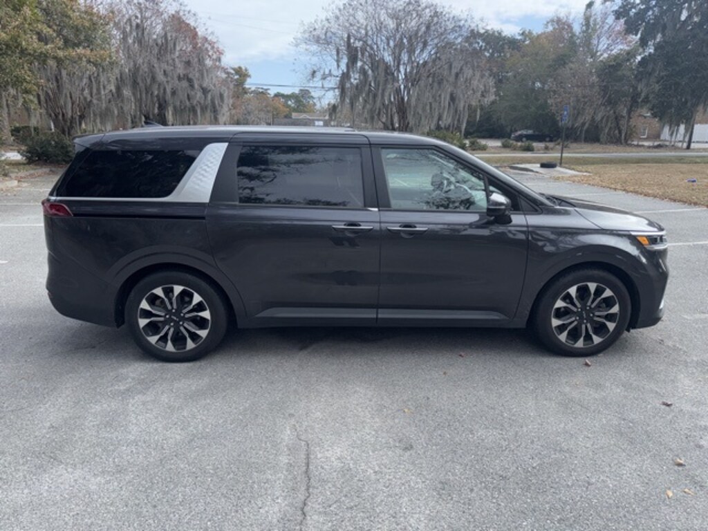Used 2022 Kia Carnival EX MPV