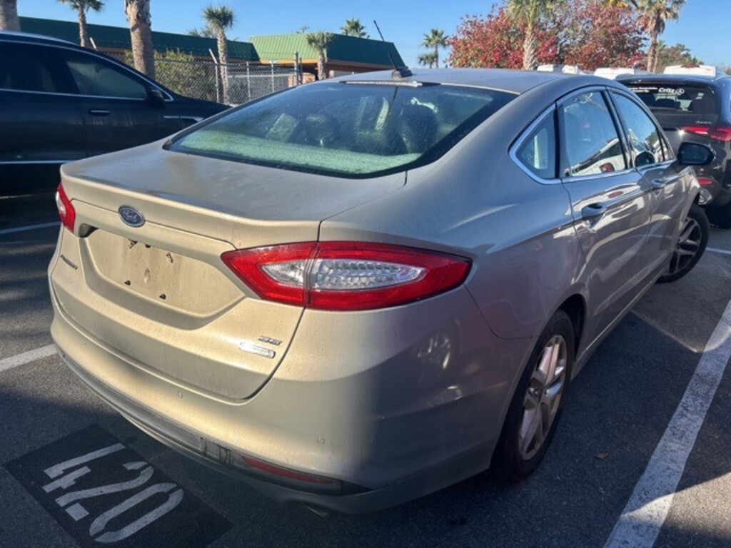 Used 2015 Ford Fusion SE Sedan