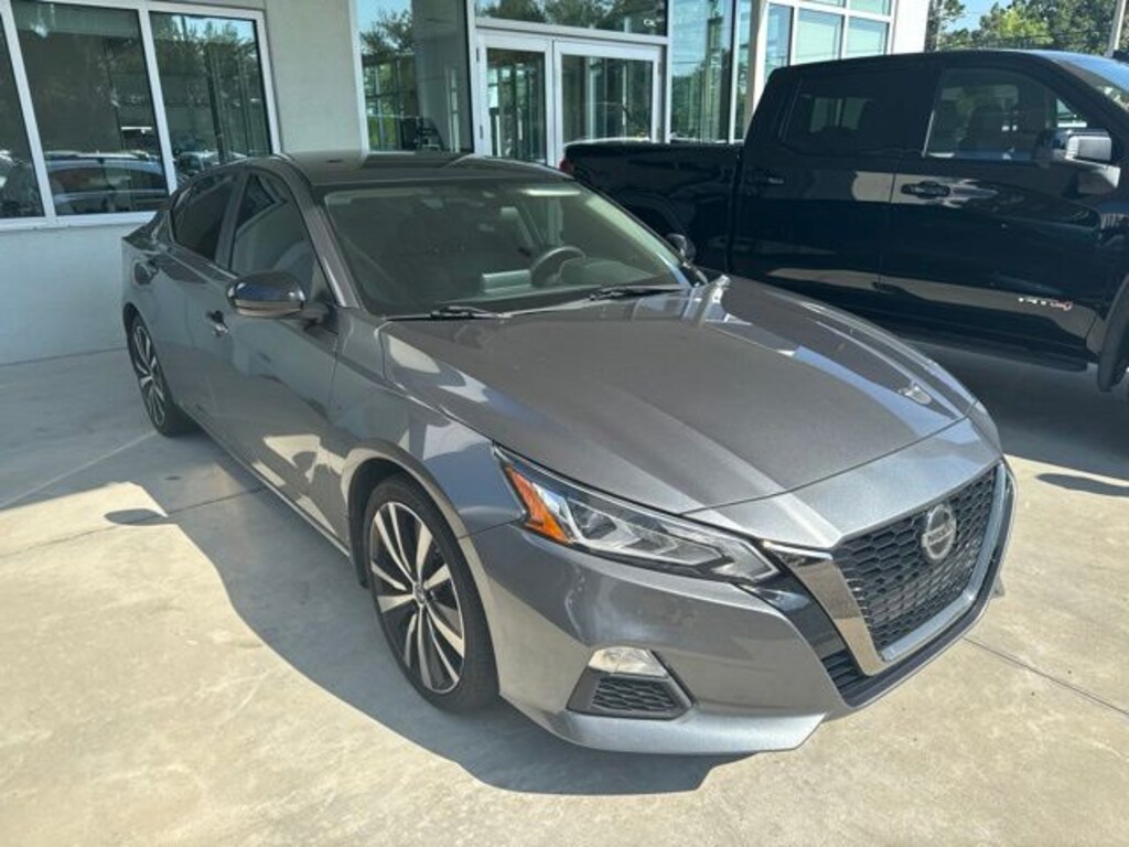 Used 2022 Nissan Altima 2.5 SR Sedan