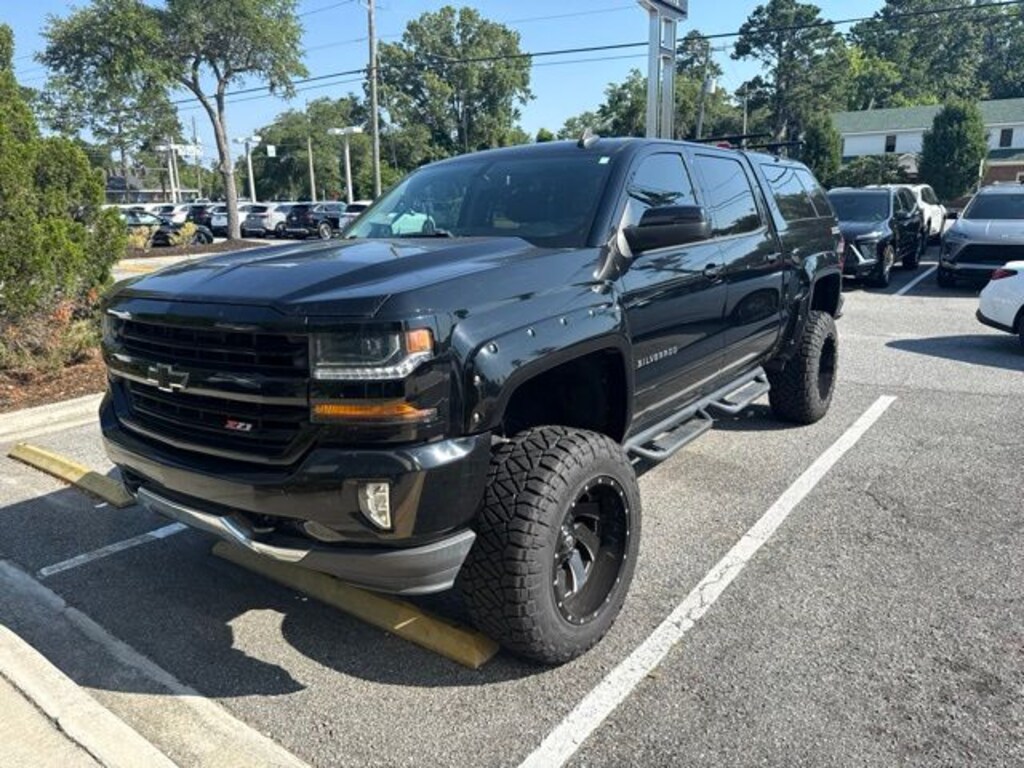Used 2017 Chevrolet Silverado 1500 LT w/1LT Truck Crew Cab