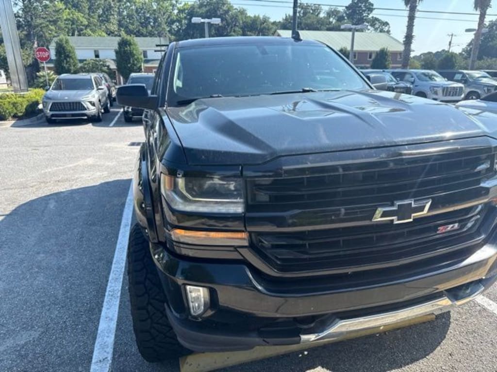 Used 2017 Chevrolet Silverado 1500 LT w/1LT Truck Crew Cab