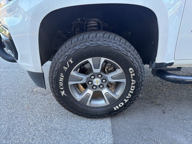 2021 Chevrolet Colorado LT photo 3