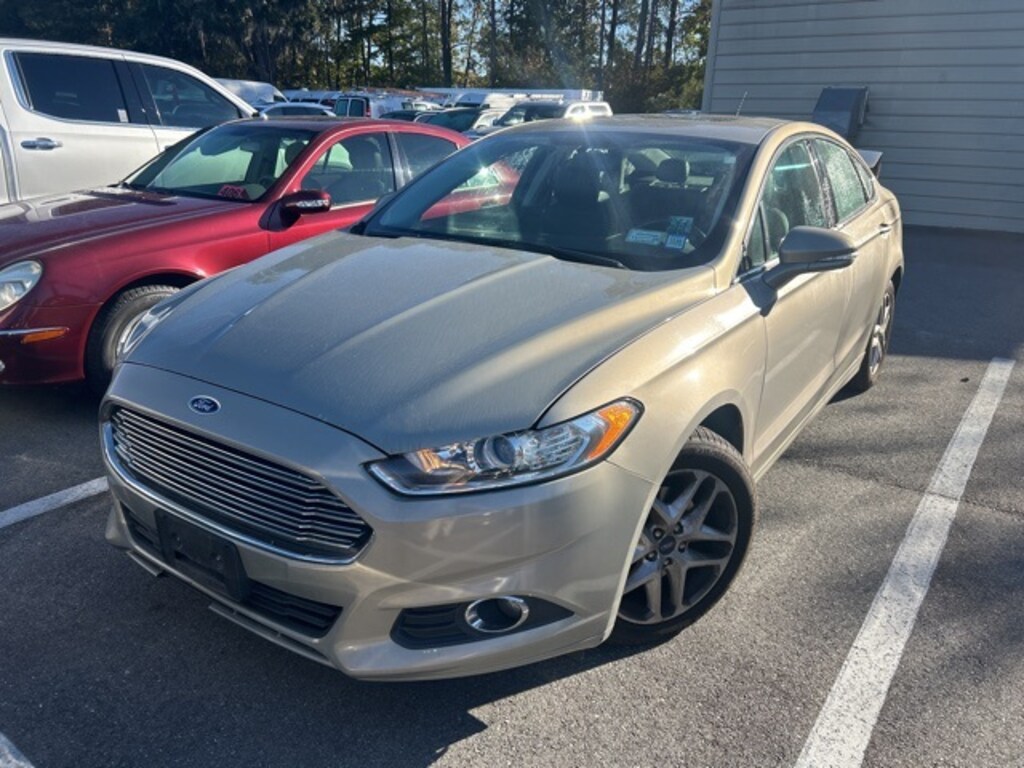 Used 2015 Ford Fusion SE Sedan