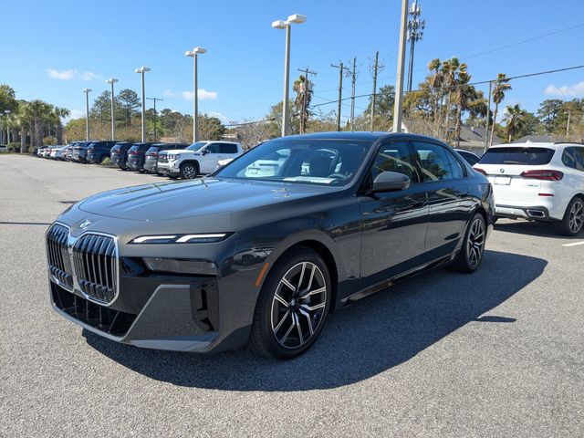 2026 BMW 7 Series 760i - Photo 8