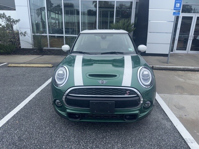 2021 Mini Cooper Signature 2 Door Hardtop photo 2