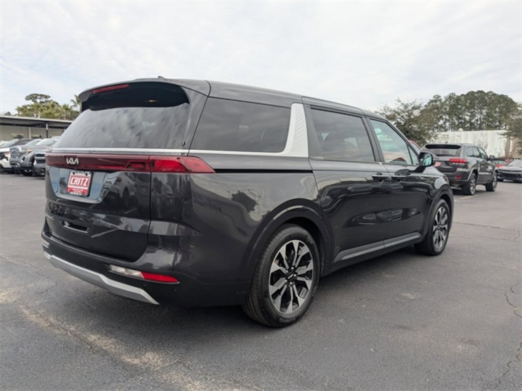 Used 2022 Kia Carnival EX MPV