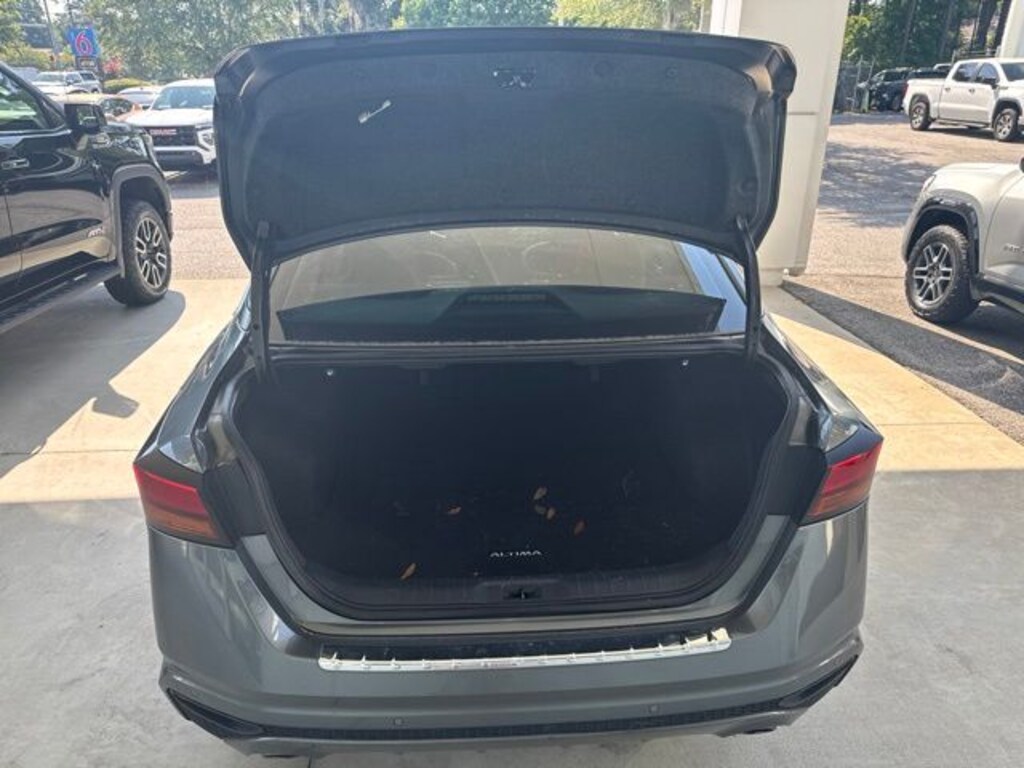 Used 2022 Nissan Altima 2.5 SR Sedan