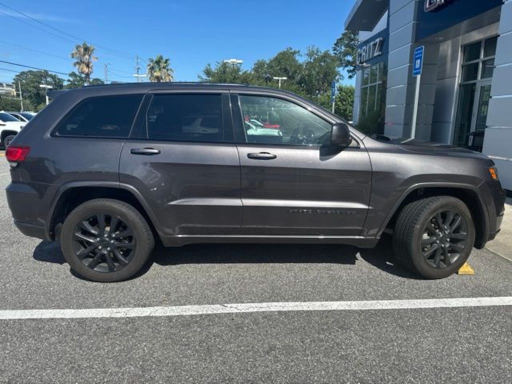 Used 2020 Jeep Grand Cherokee Laredo SUV