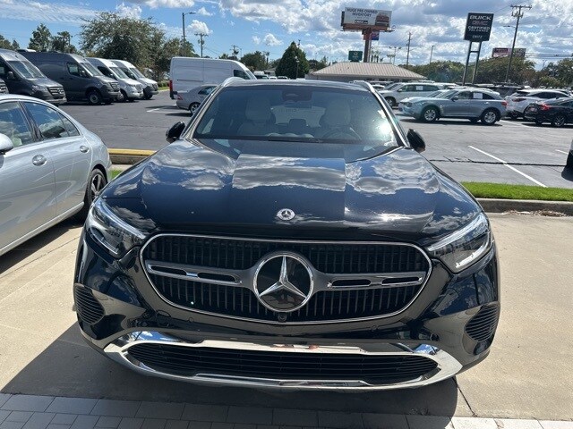 2025 Mercedes Benz GLC 300 photo 2