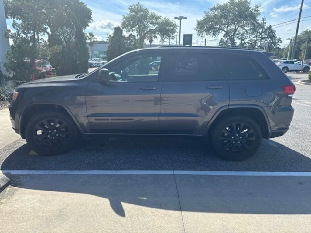 Used 2020 Jeep Grand Cherokee Laredo SUV