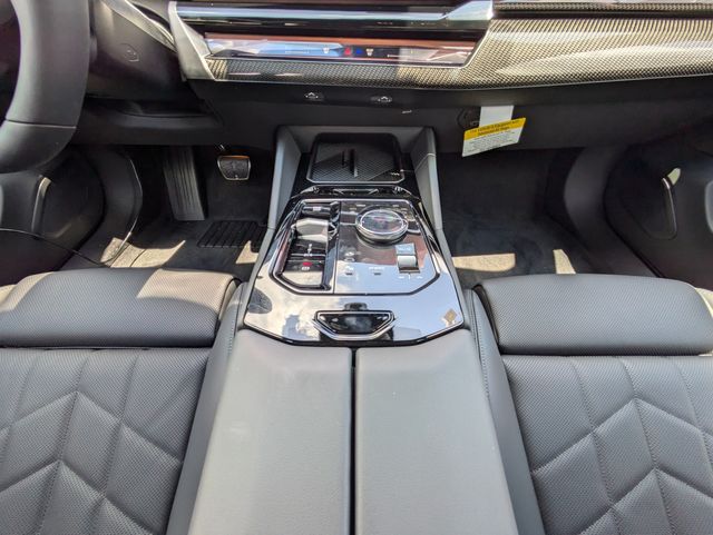 2027 BMW 5 Series 550e - Photo 19