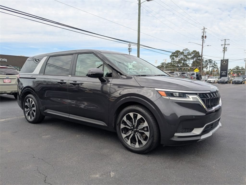 Used 2022 Kia Carnival EX MPV