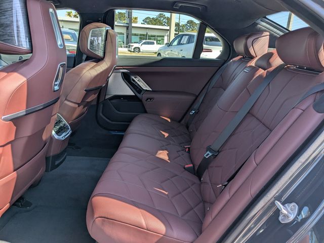 2026 BMW 7 Series 760i - Photo 13