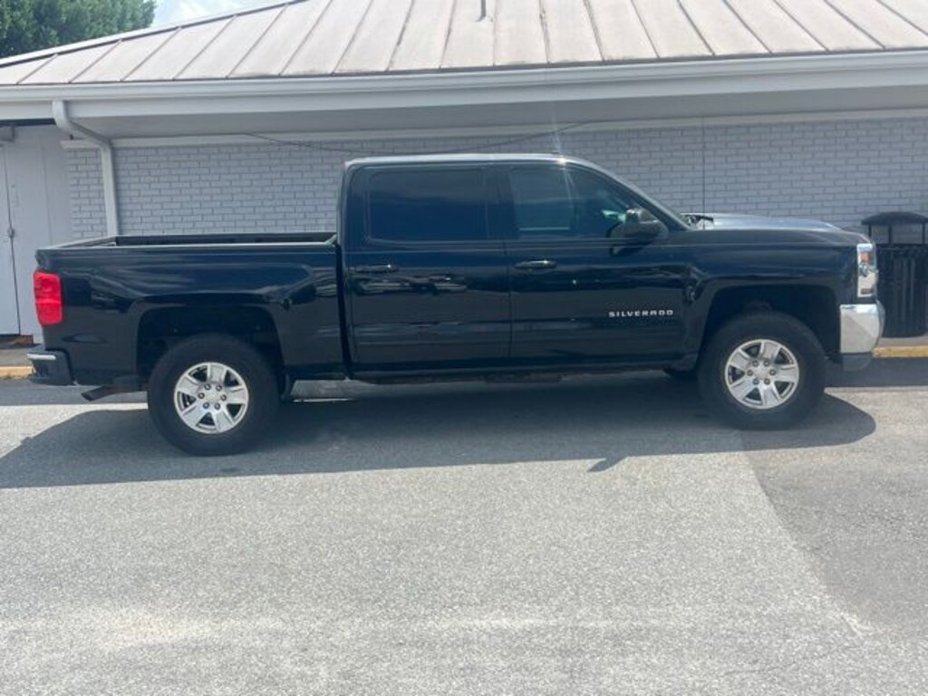 Used 2017 Chevrolet Silverado 1500 LT w/1LT Truck Crew Cab