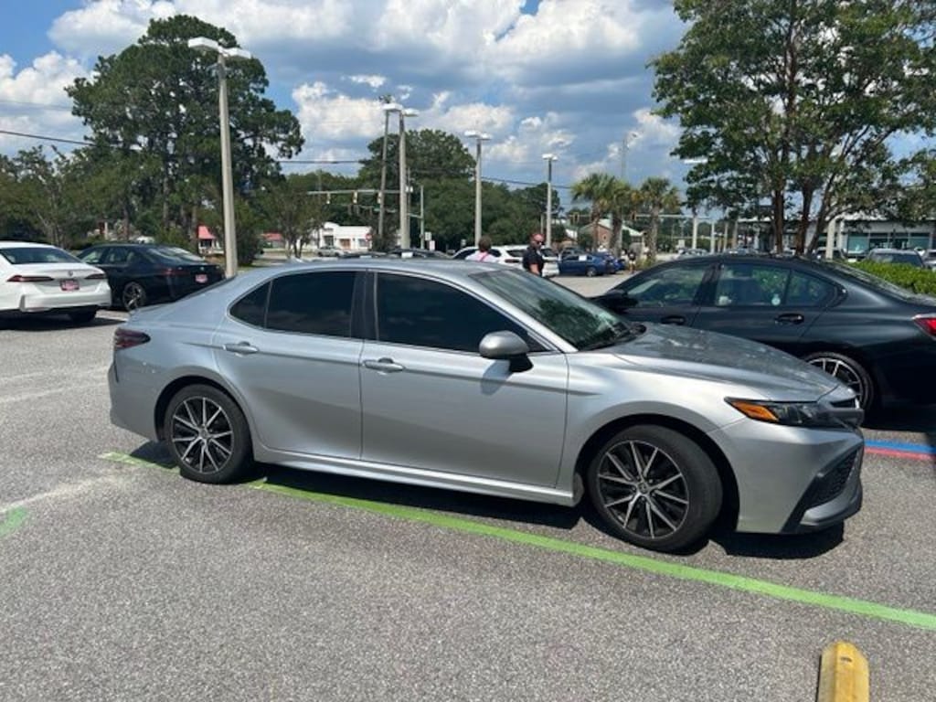 Used 2021 Toyota Camry SE Sedan