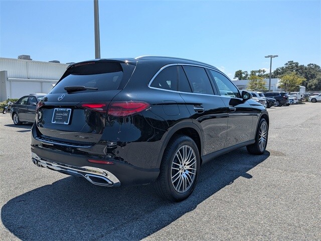 2025 Mercedes Benz GLC 300 photo 4
