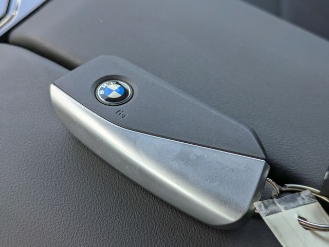 2027 BMW 5 Series 550e - Photo 30