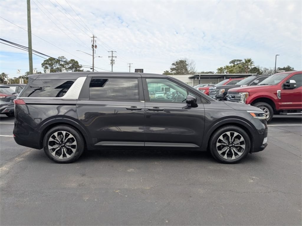 Used 2022 Kia Carnival EX MPV