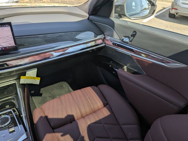 2026 BMW 7 Series 760i - Photo 16