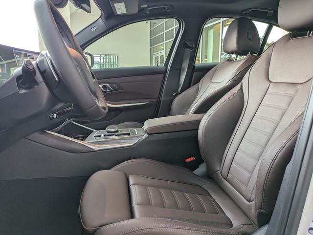 2026 BMW 3 Series 330i - Photo 21
