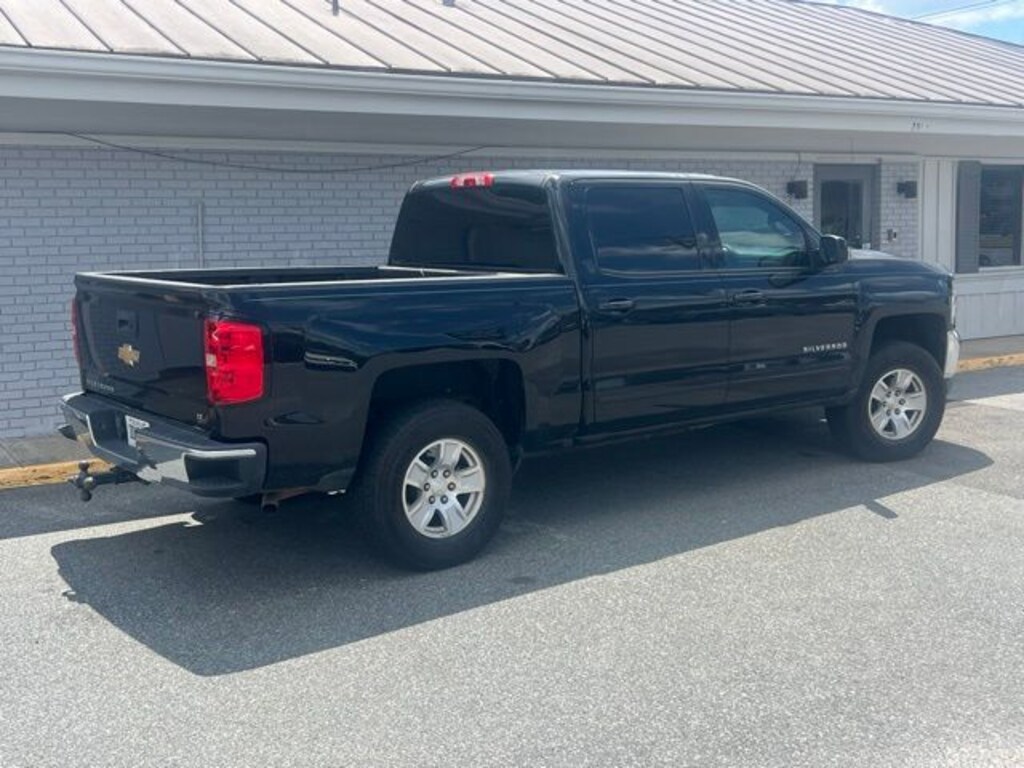 Used 2017 Chevrolet Silverado 1500 LT w/1LT Truck Crew Cab