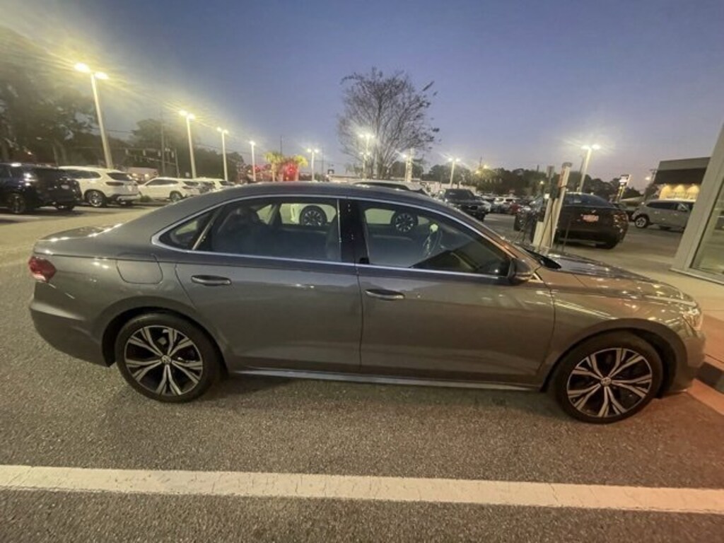 Used 2022 Volkswagen Passat 2.0T SE Sedan
