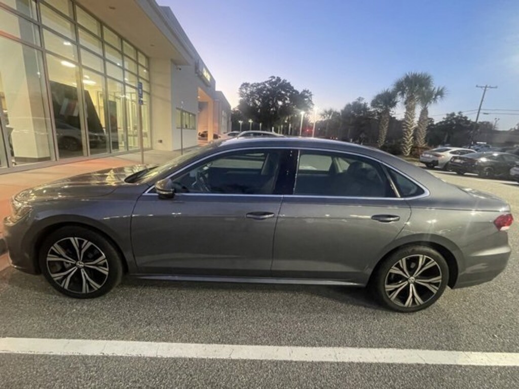 Used 2022 Volkswagen Passat 2.0T SE Sedan
