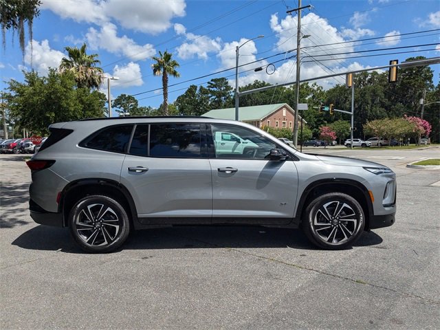 2025 Buick Enclave Sport Touring photo 2