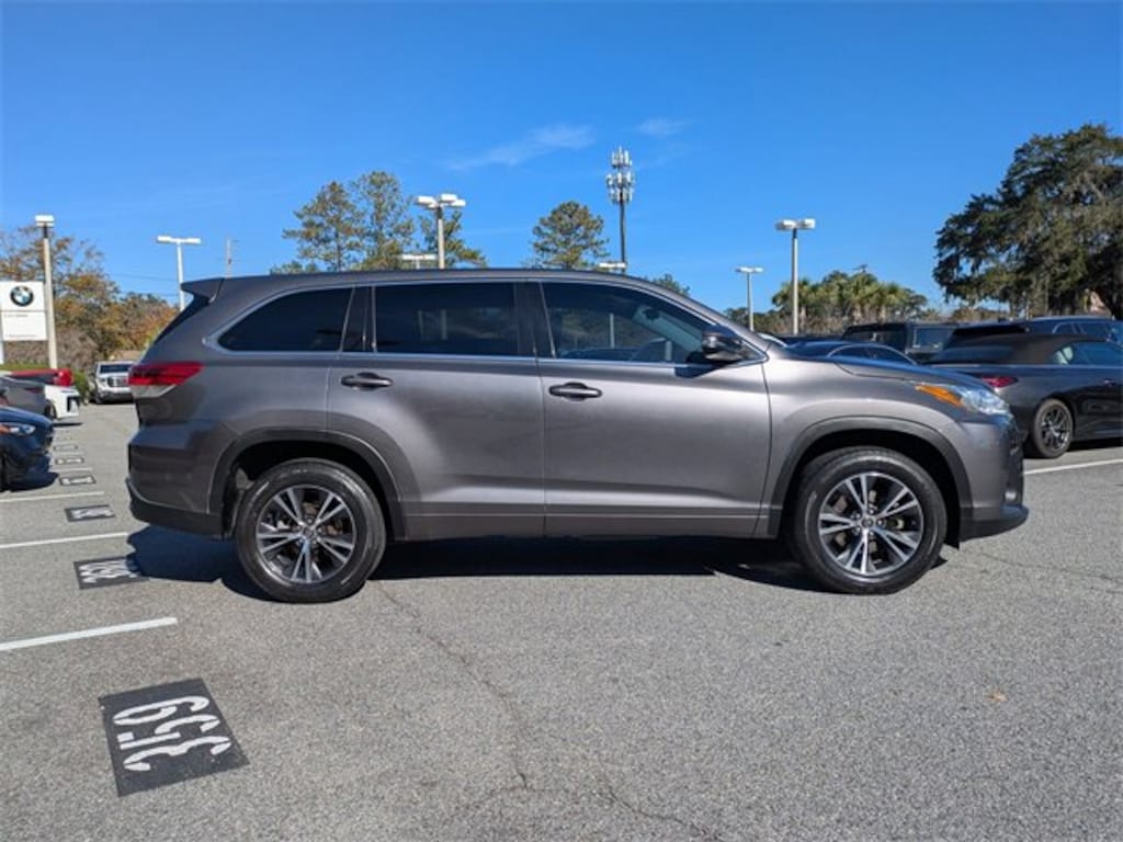 Used 2018 Toyota Highlander LE SUV