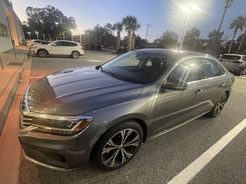 Used 2022 Volkswagen Passat 2.0T SE Sedan