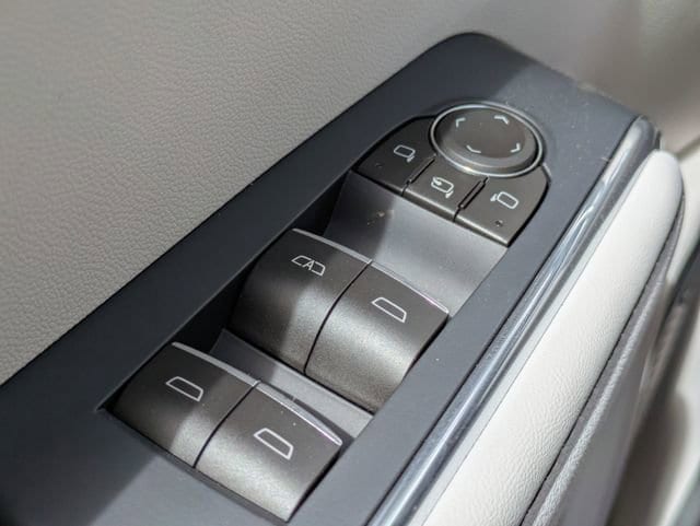 2026 GMC Acadia Denali - Photo 25