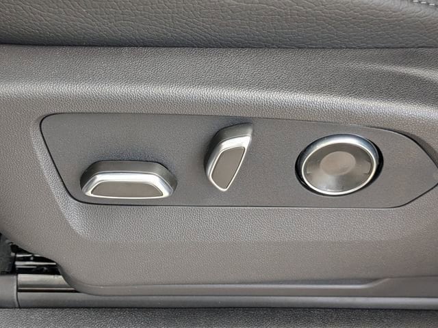 2026 GMC Yukon Denali - Photo 22