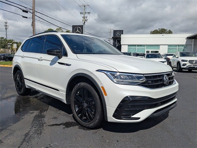 2022 Volkswagen Tiguan SE R-Line Black photo 2