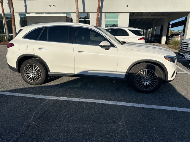 2024 Mercedes Benz GLC 300 4MATIC photo 4