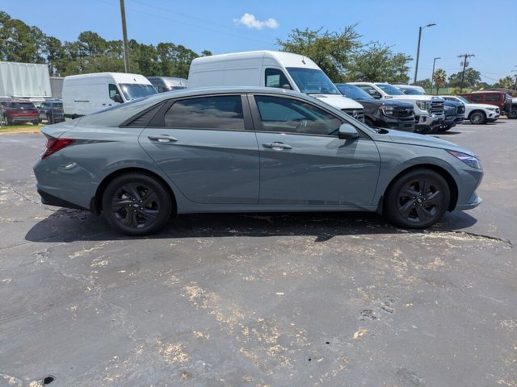 Used 2022 Hyundai Elantra SEL Sedan